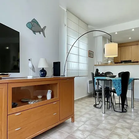 Mar F 205 Apartment